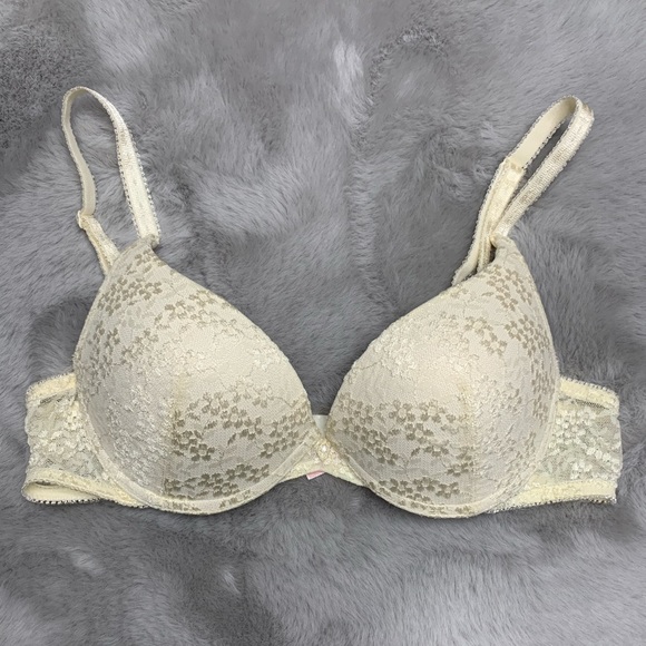 Victoria's Secret Other - Victoria's Secret Ivory Cream Lace Bra 36A Floral
